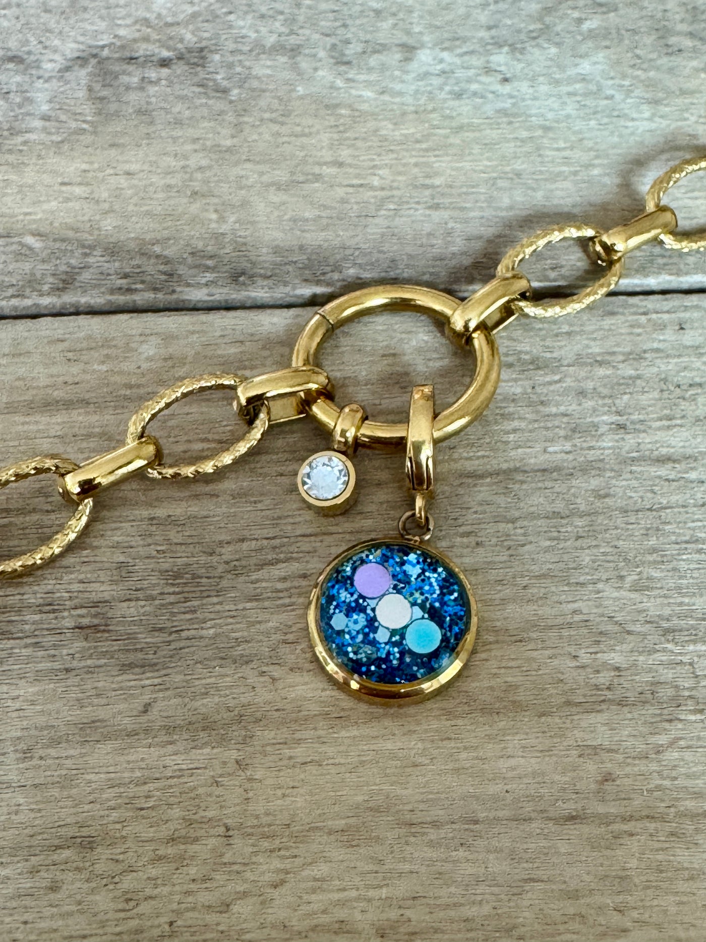 Charm doré Apaisement des émotions (vendu sans bracelet)