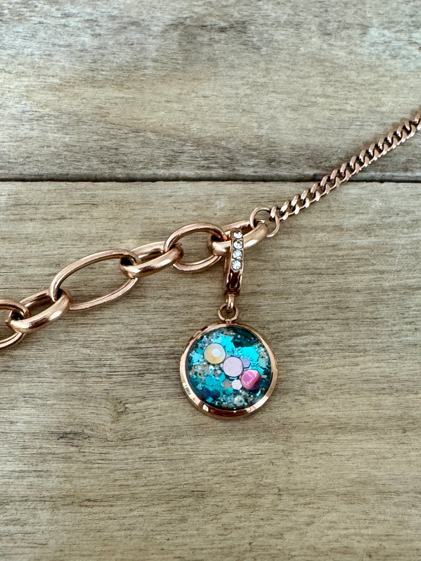 Charm Cristal or rose Apaisement des émotions (vendu sans bracelet)