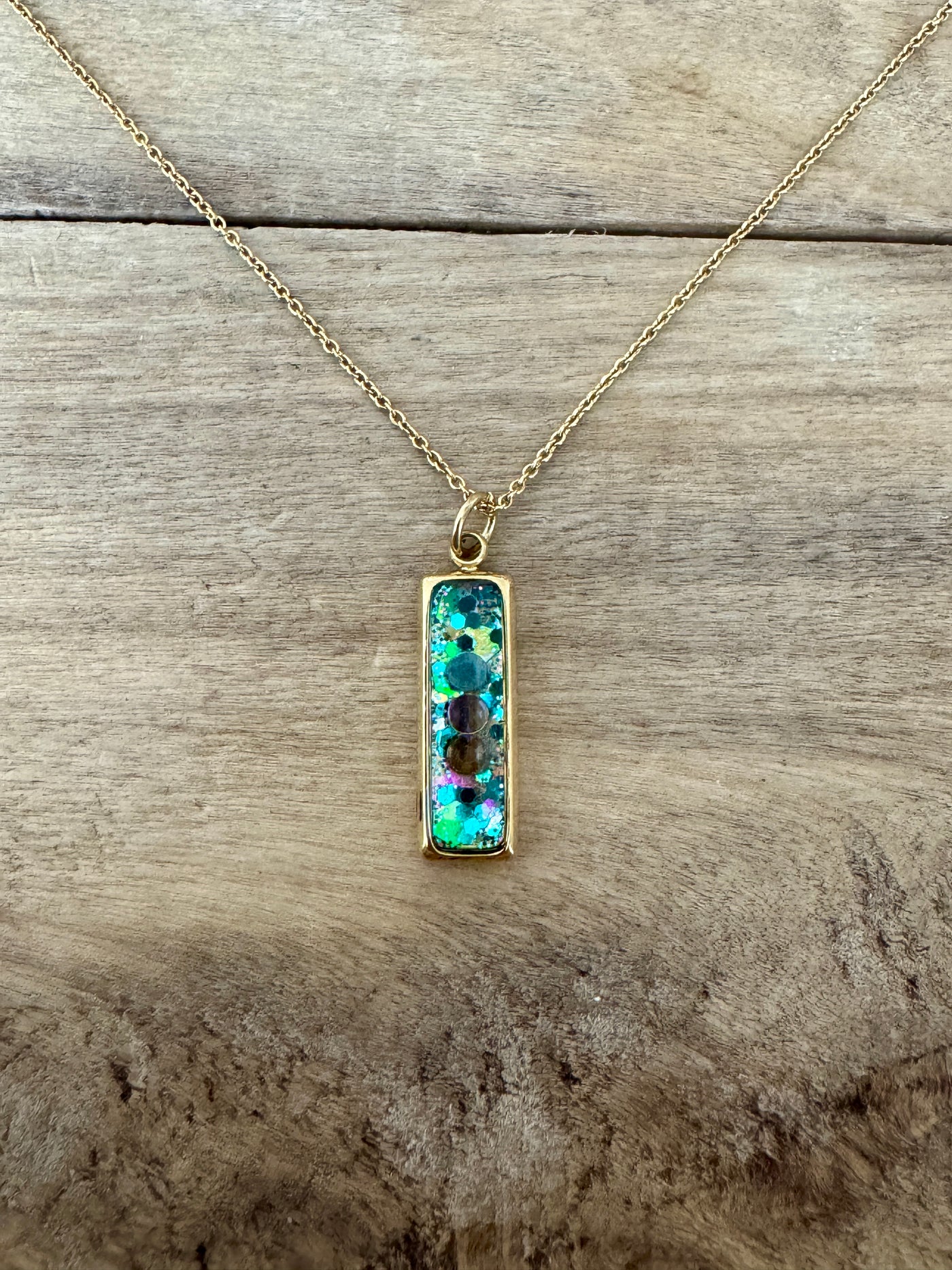 Collier simple doré RECTANGLE Enfant intérieur