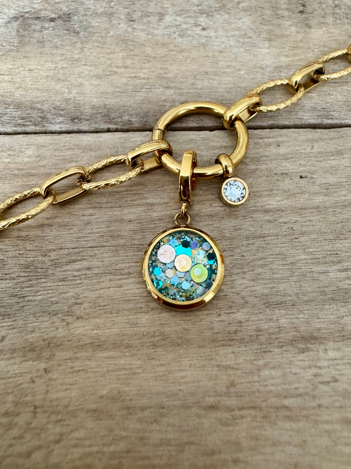 Charm doré Alignement à soi (vendu sans bracelet)