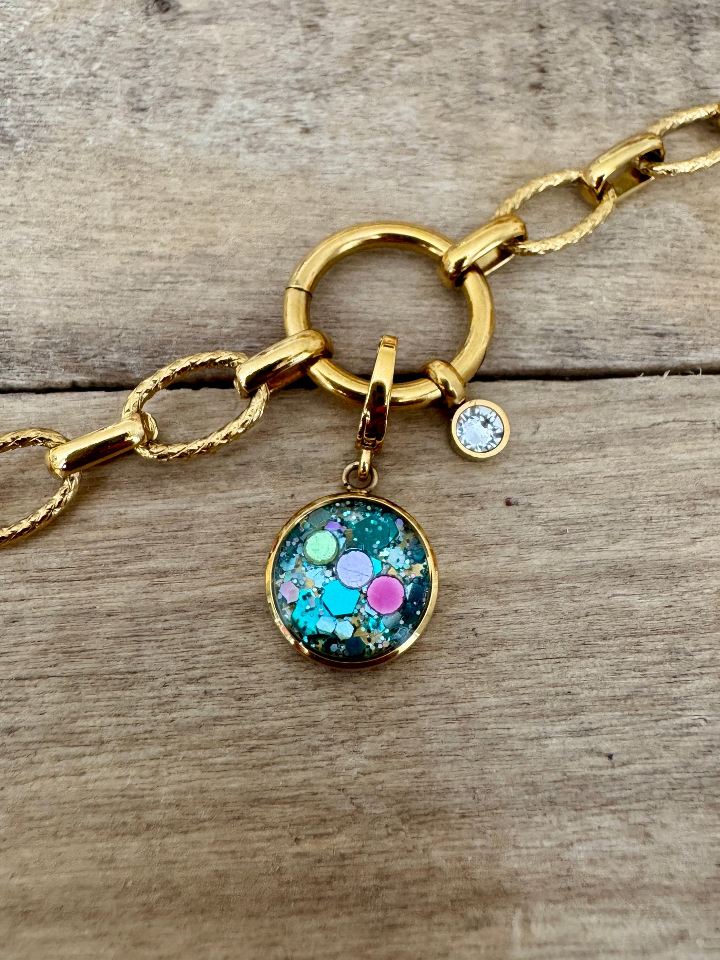 Charm doré La flamme d'ankaa (vendu sans bracelet)