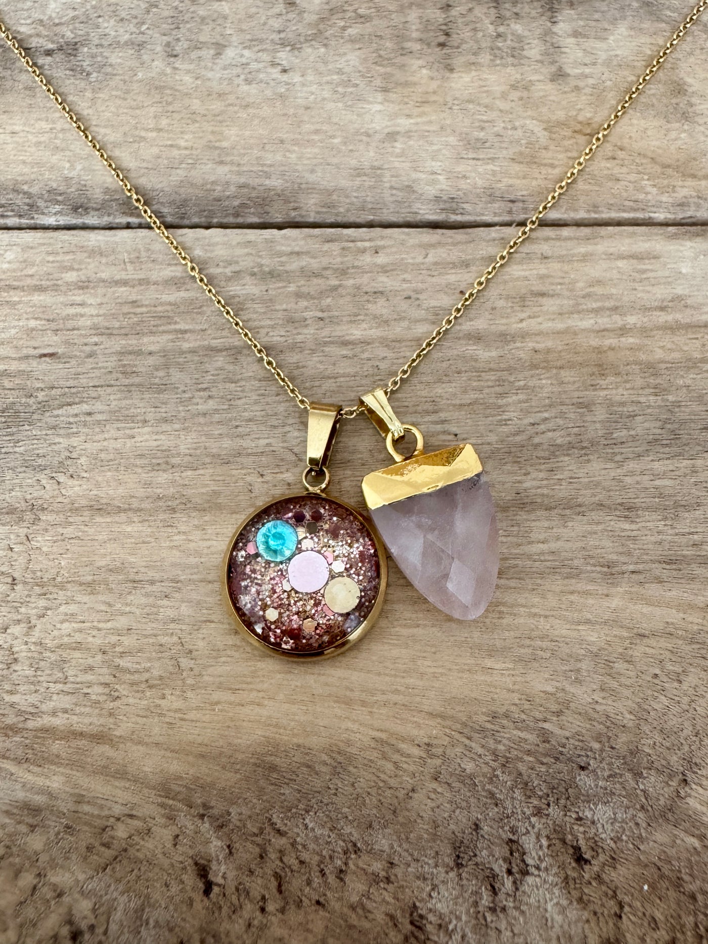 Collier simple doré QUARTZ ROSE Déblocage du noeud bloquant du moment