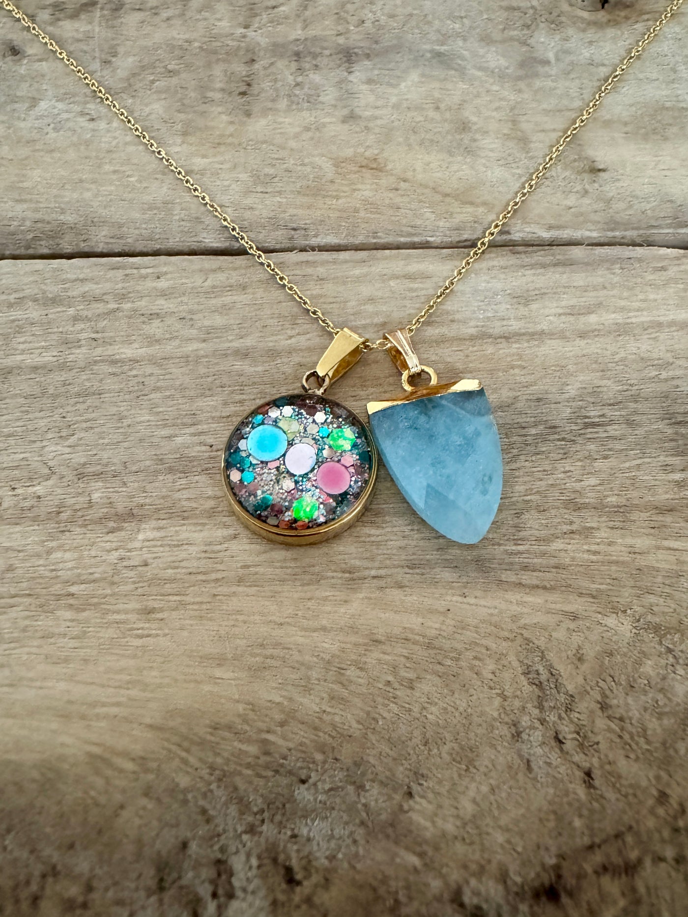 Collier simple doré AIGUE MARINE Relation à la mère