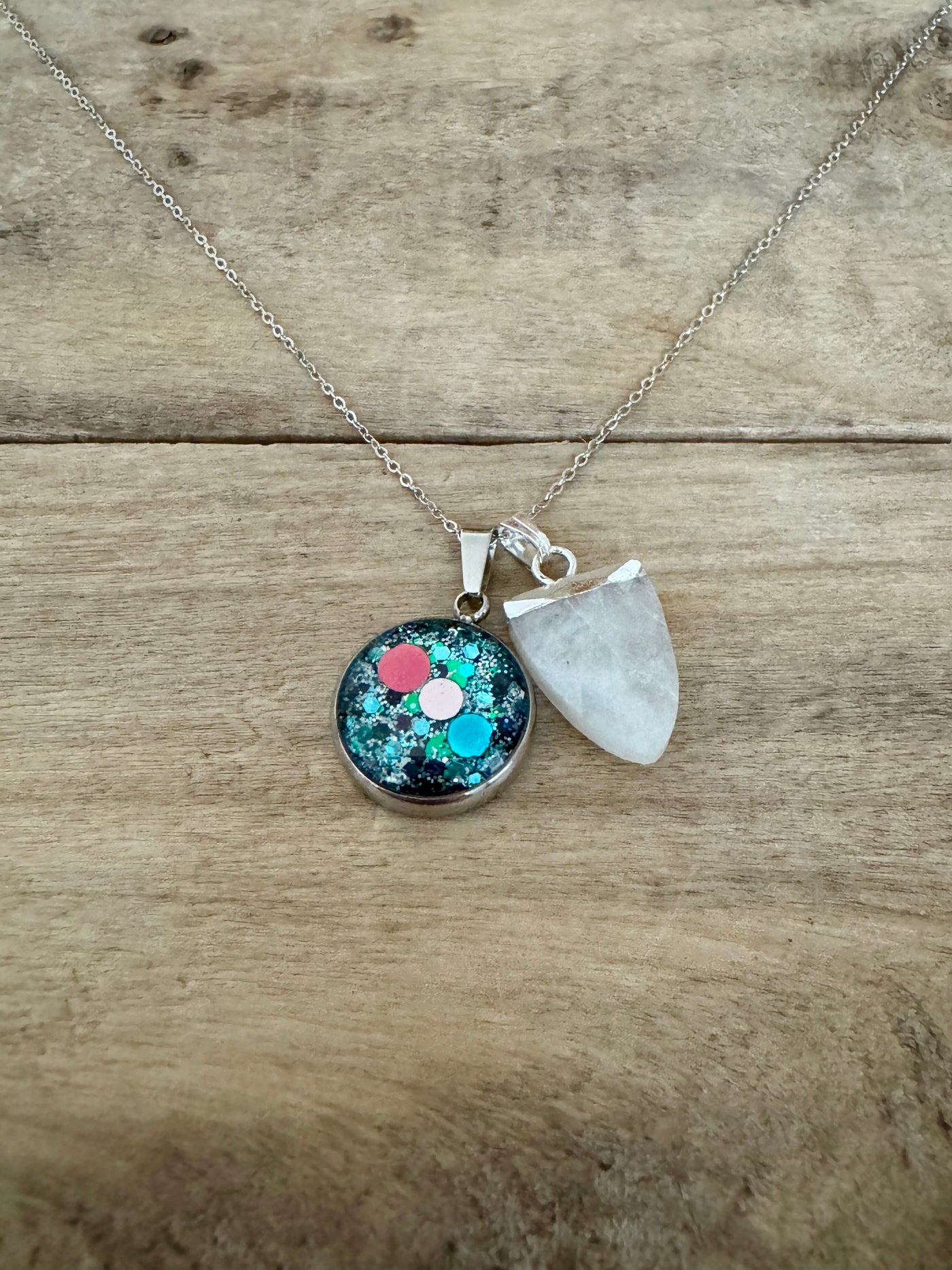 Collier simple argenté PIERRE DE LUNE Relation à la mère