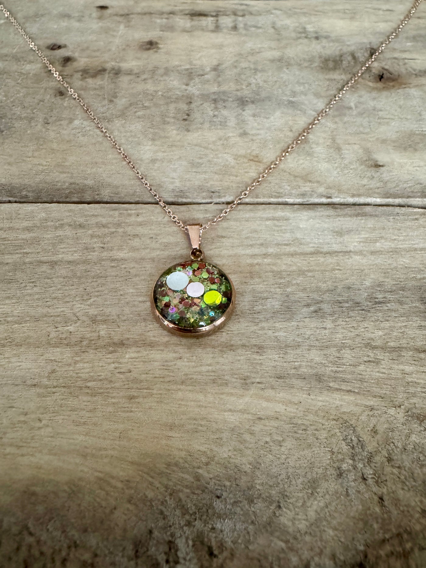Collier simple or rose Relation au père