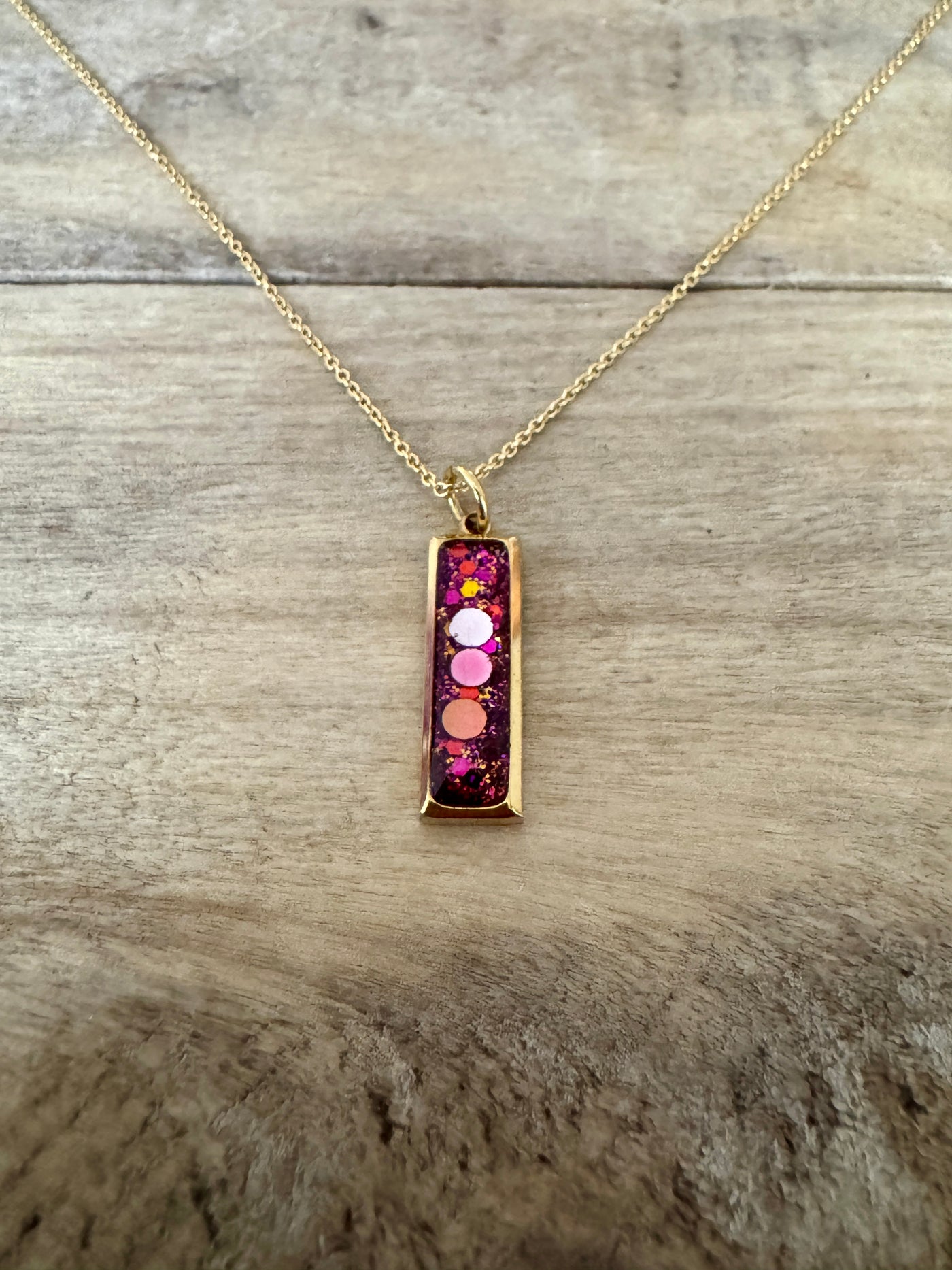 Collier simple doré RECTANGLE Sécurité relationnelle