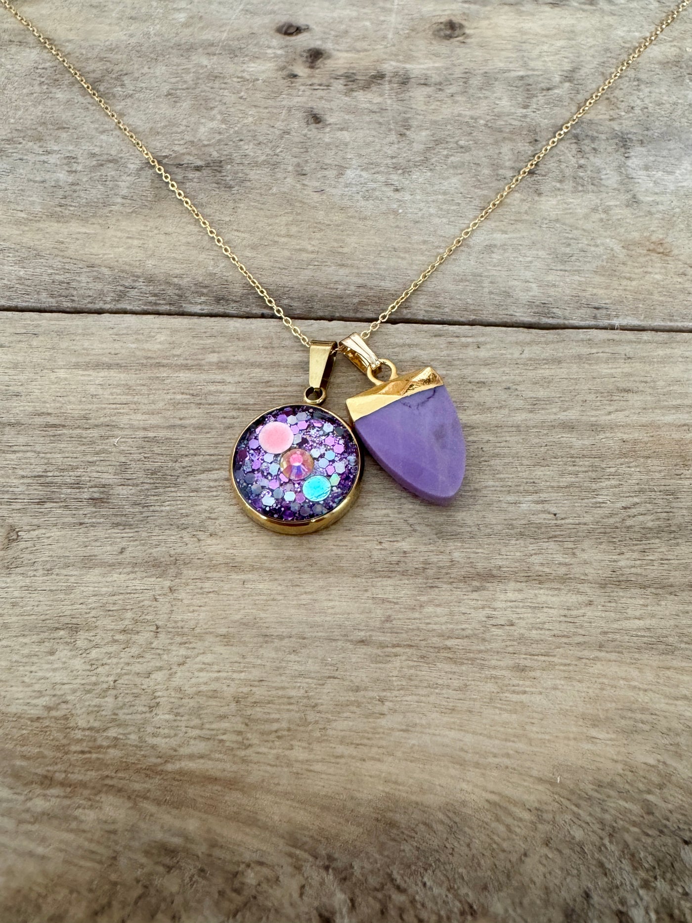 Collier simple doré SUGILITE Nuit noire de l'âme