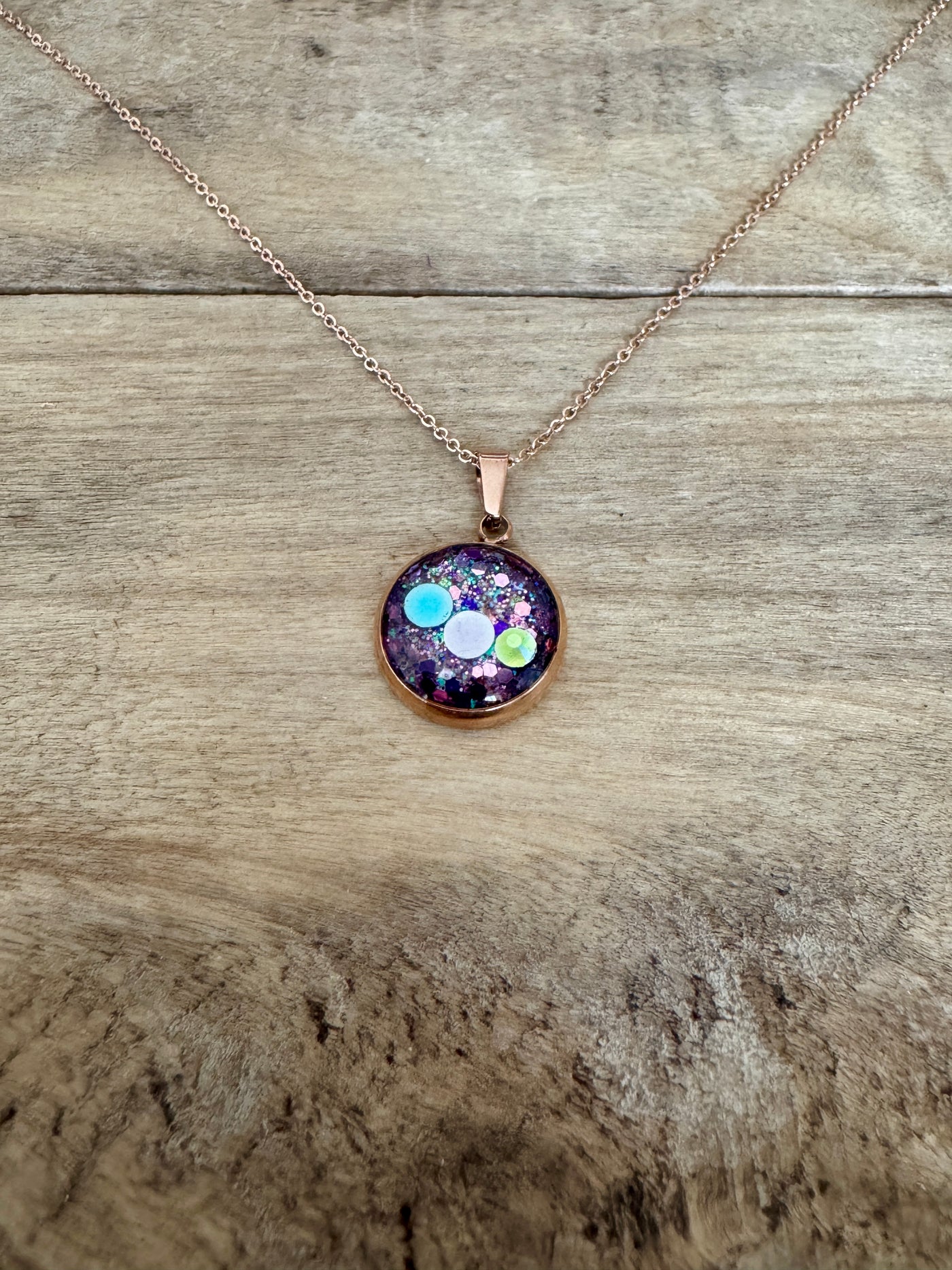 Collier simple or rose Nuit noire de l'âme