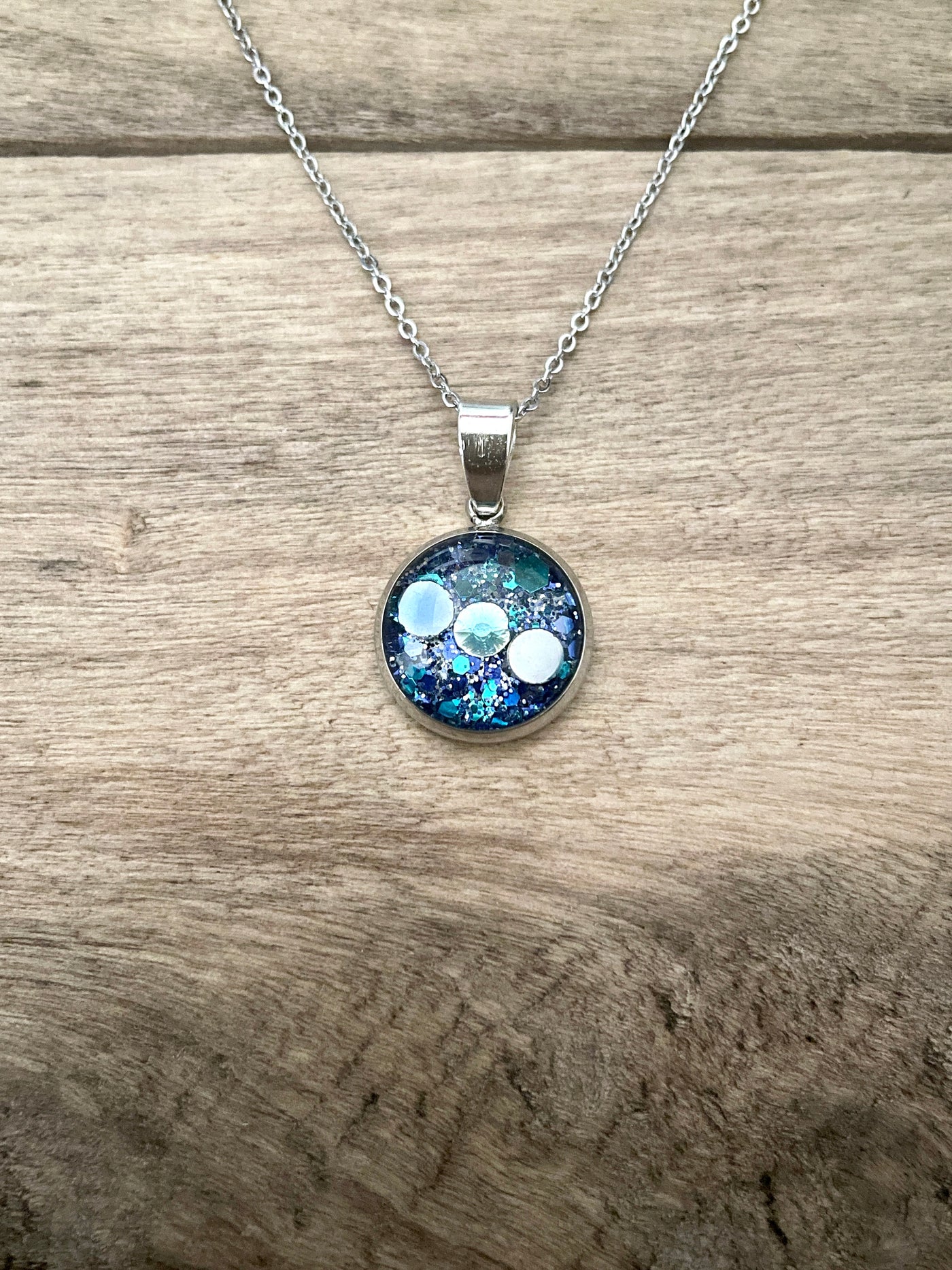 Running sales: Simple silver necklace