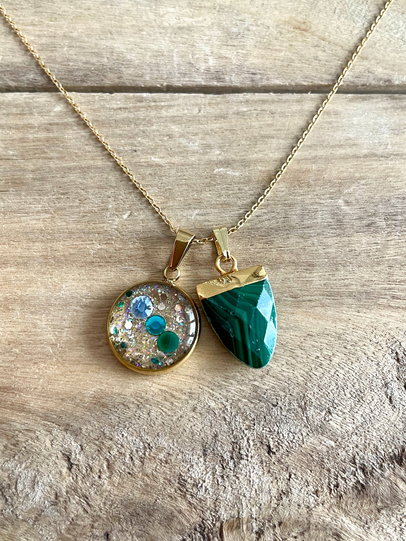 Simple golden necklace MALACHITE Wound of the soul: abandonment