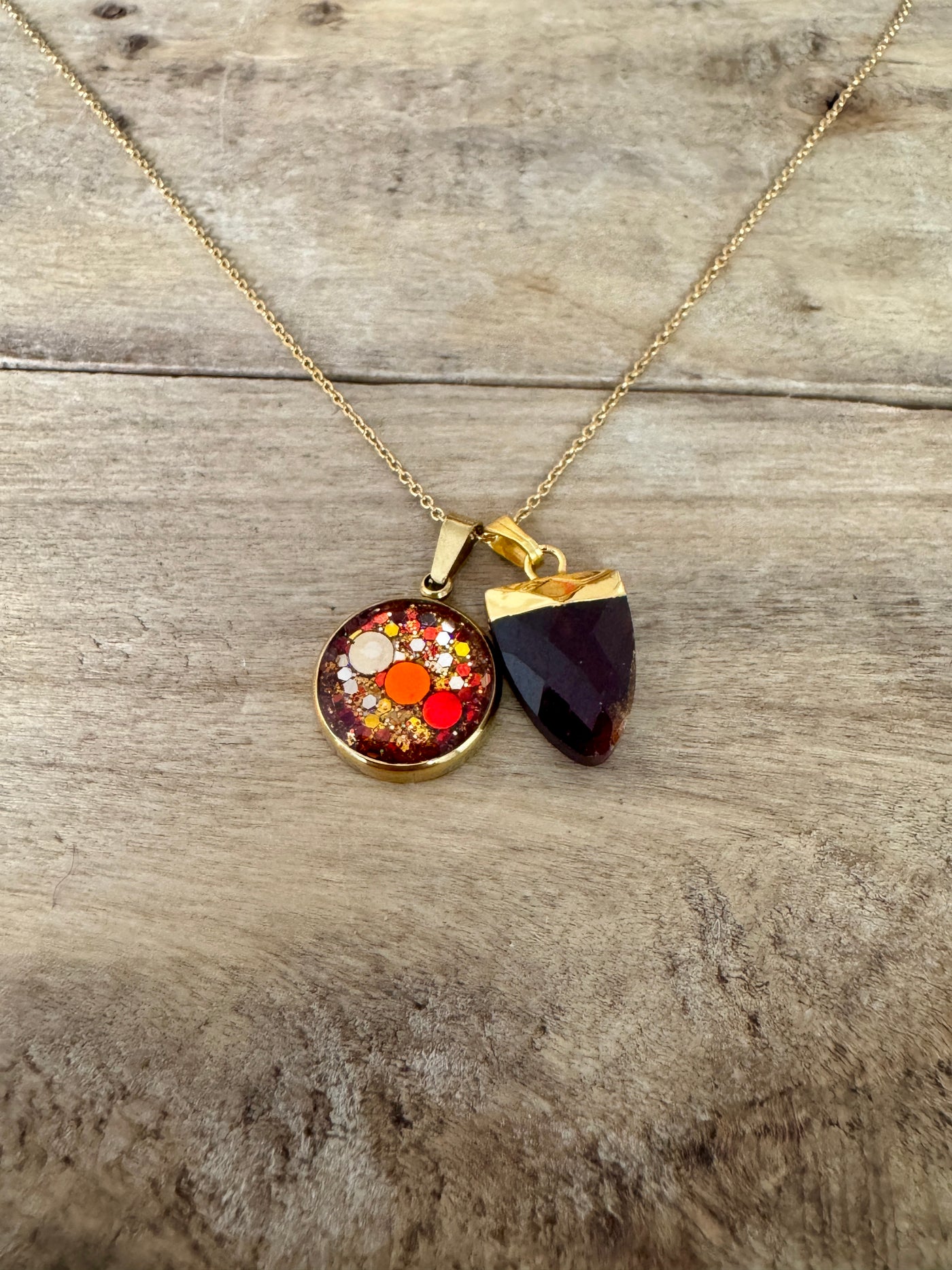 Collier simple doré PUMPKIN FALL GRENAT Amour de soi