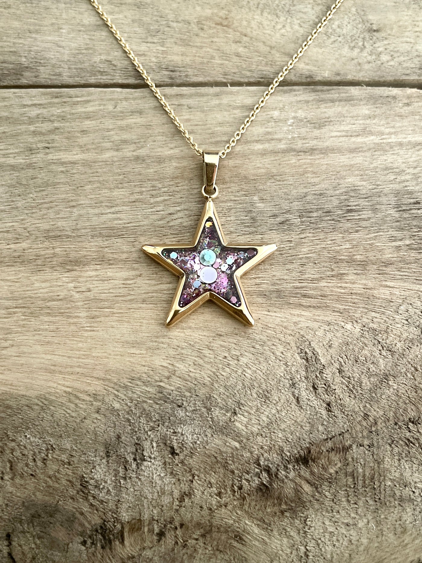 Golden star necklace Anxieties and fears