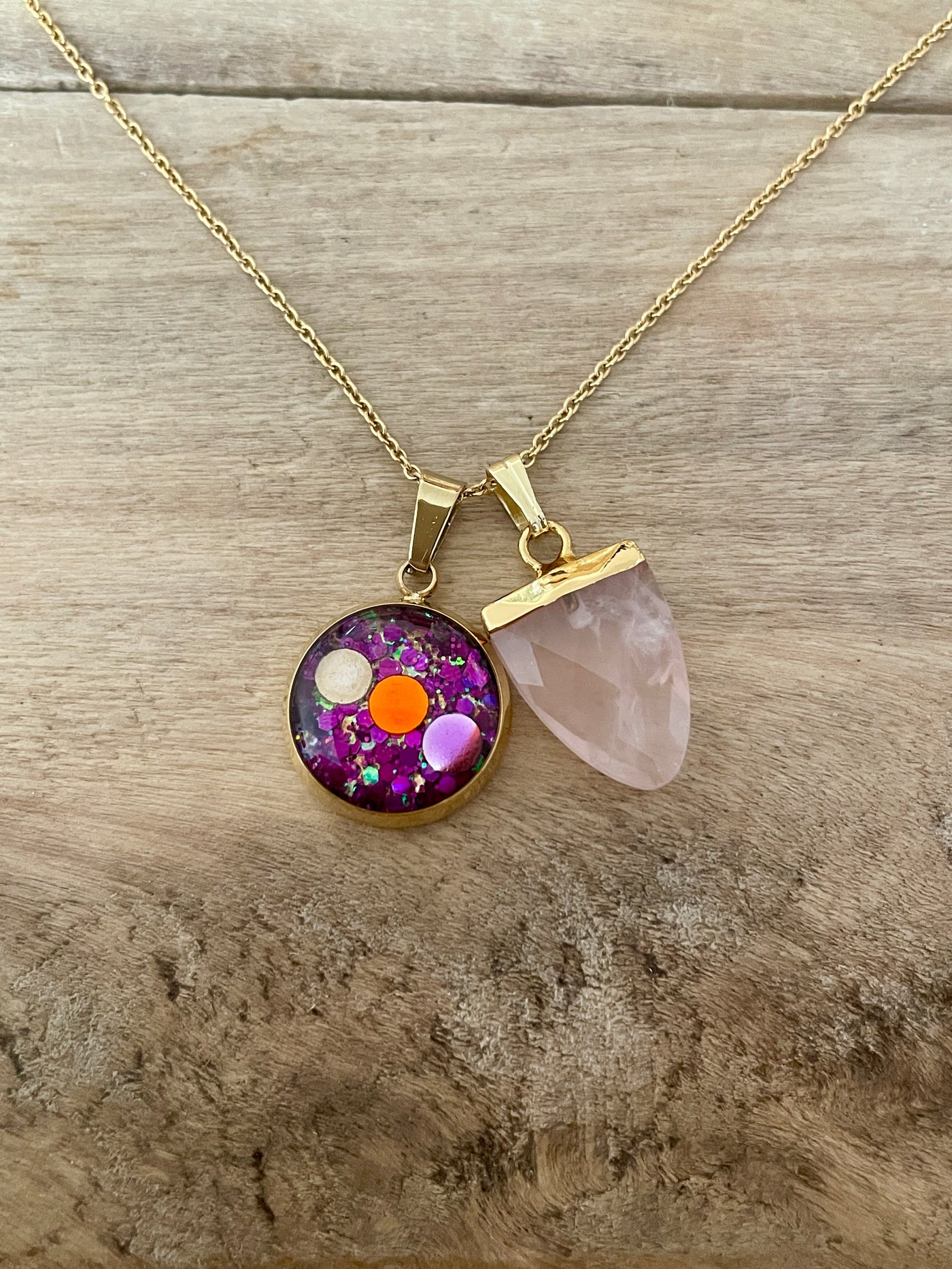 Collier simple doré QUARTZ ROSE Peace & love