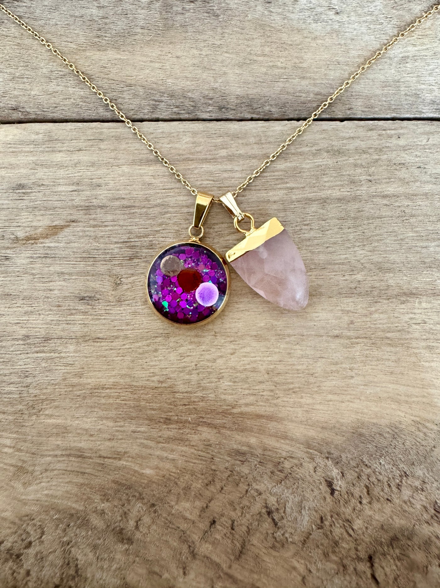 Collier simple doré QUARTZ ROSE Peace & love