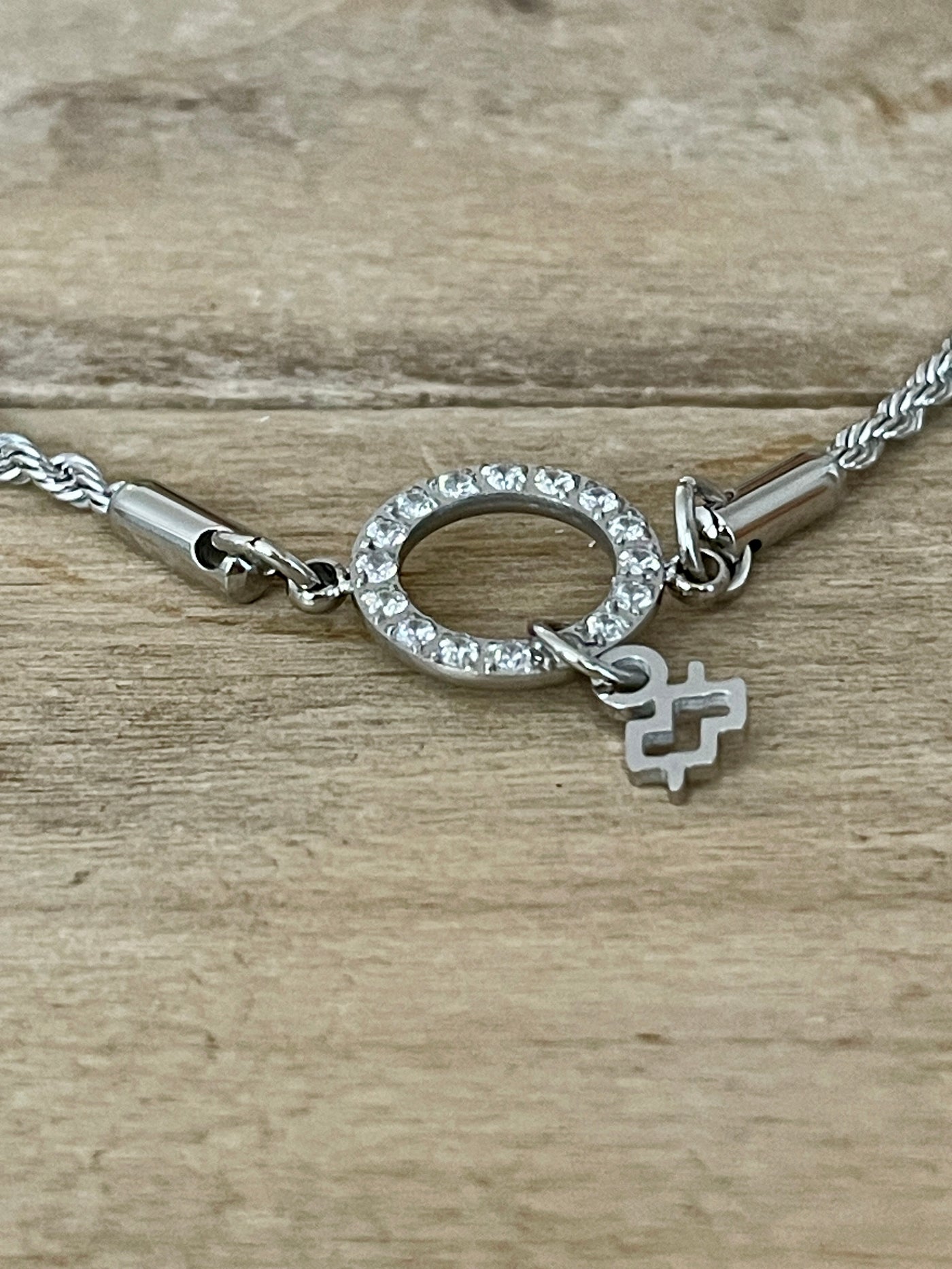 Bracelet argenté AURORA Détachement amoureux