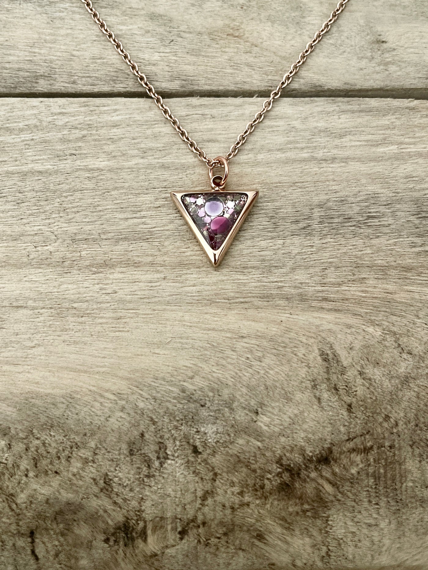 Collier simple or rose Triangle Abondance